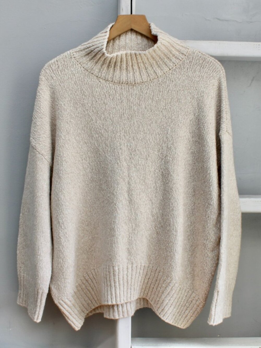 H&M Oversized Boxy-Fit Turtleneck Knit Mock-Neck Sweater Cream Tan Size Medium